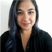 Insegnante bilingue italiano - inglese, laureata in lingue, impartisce lezioni di inglese, inglese americano e letteratura angloamericana